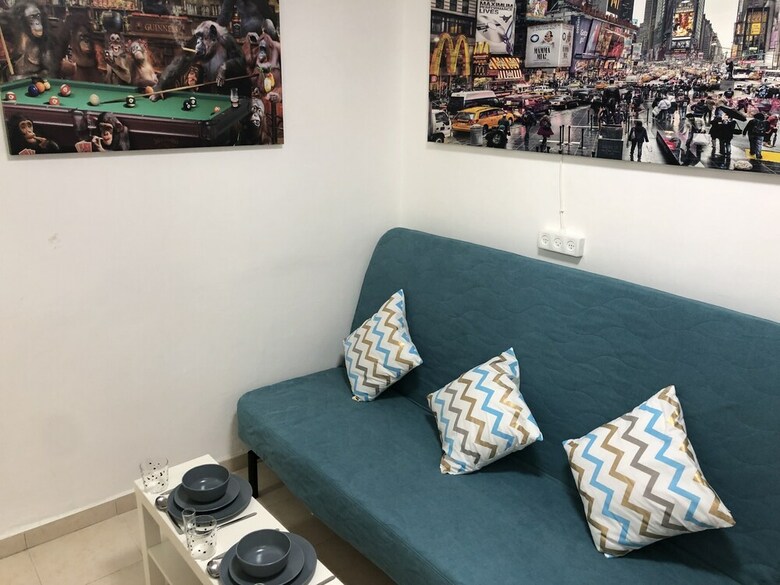 T.l.v R&a Apartment Group