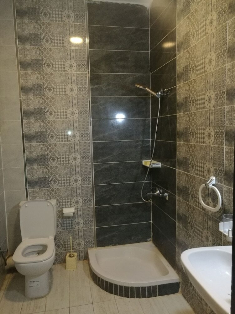 Hostal Queen Hostel