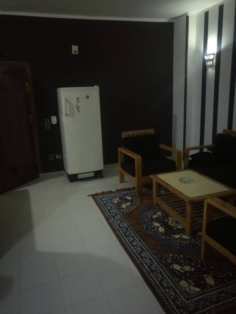 Hostal Queen Hostel