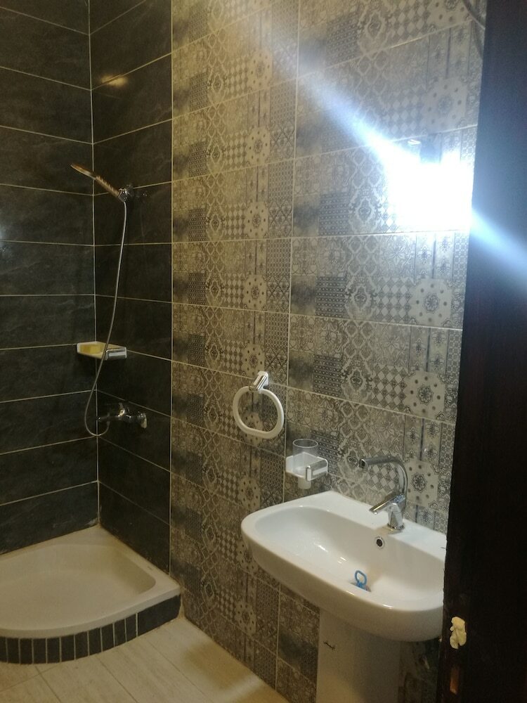 Hostal Queen Hostel