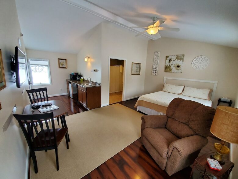 Hotel Lake Huron Lodge