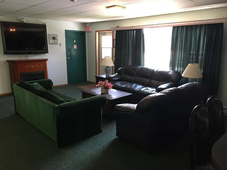 Falcon Lake Hotel