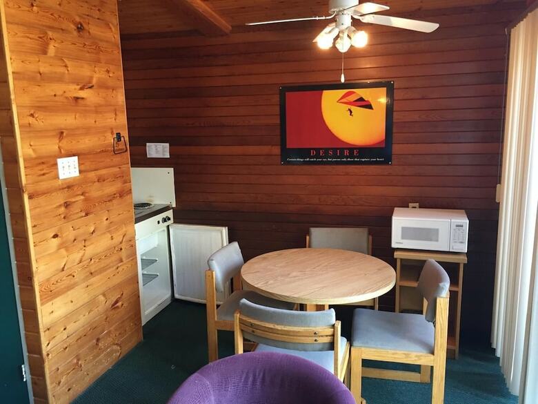 Falcon Lake Hotel
