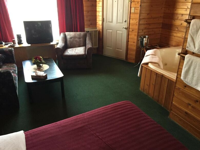 Falcon Lake Hotel