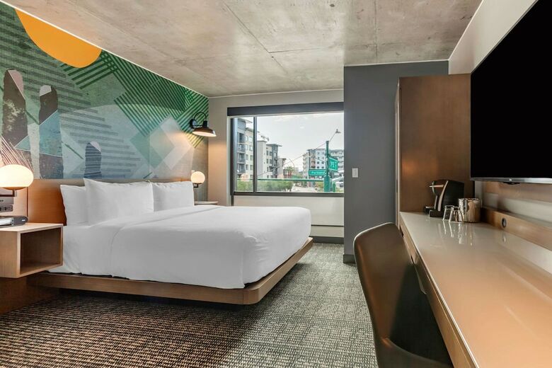 Cambria Hotel Downtown Phoenix Convention Center