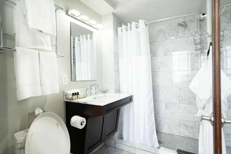 The Esquire Hotel, Ascend Hotel Collection