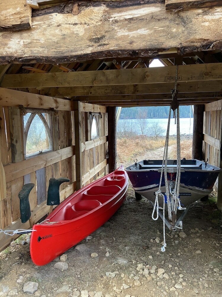 The Shepherds Hut + Hot Tub