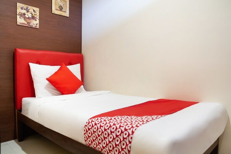 Hotel Oyo 153 Monclaire Suites