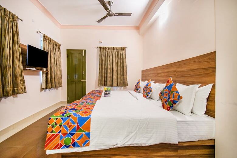 Fabhotel Radha Residency