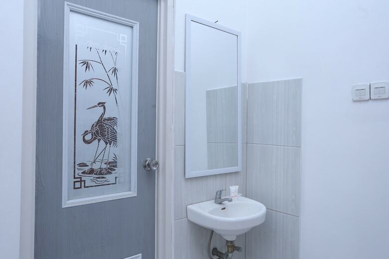 Hostal Oyo 426 Hotel Gading Resto