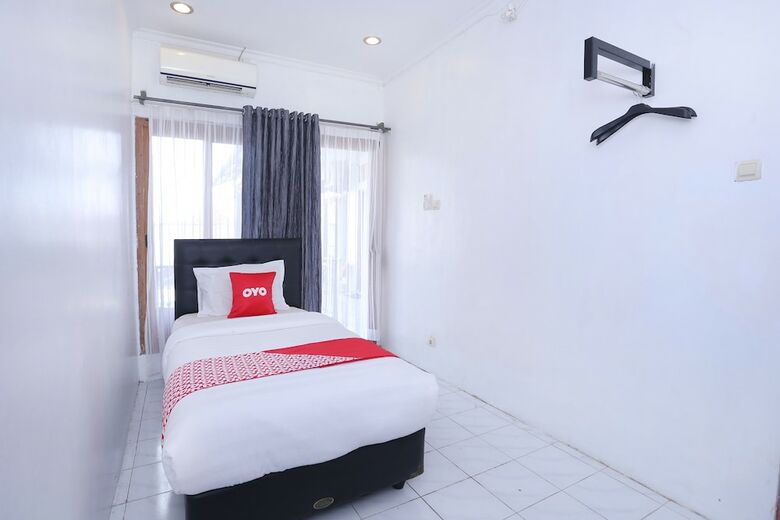 Hostal Oyo 426 Hotel Gading Resto