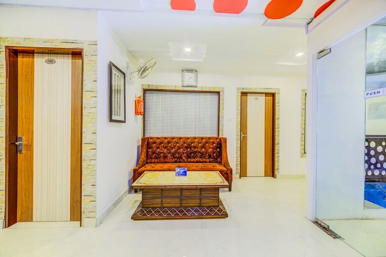 Hotel Fabexpress The First