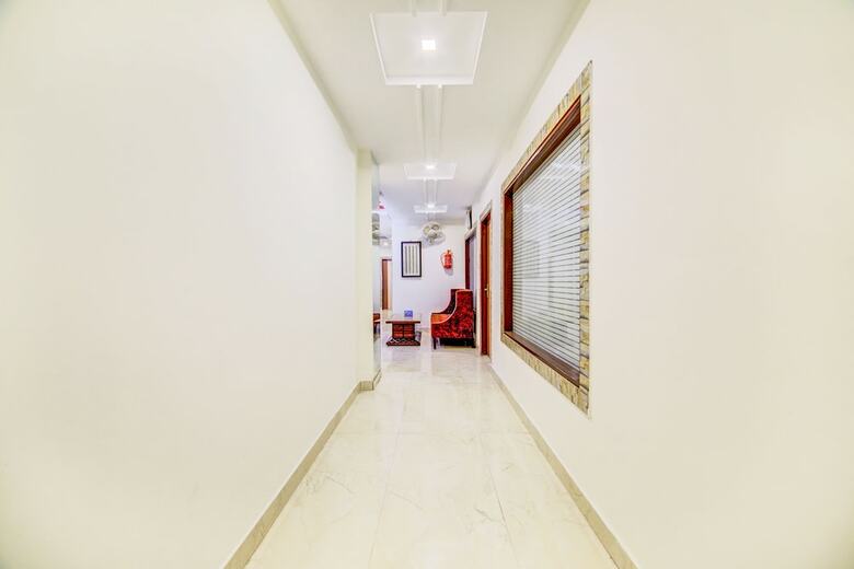 Hotel Fabexpress The First