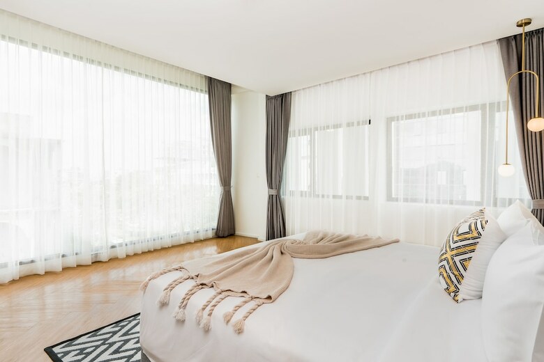 Hotel Scene Bangkok Noi