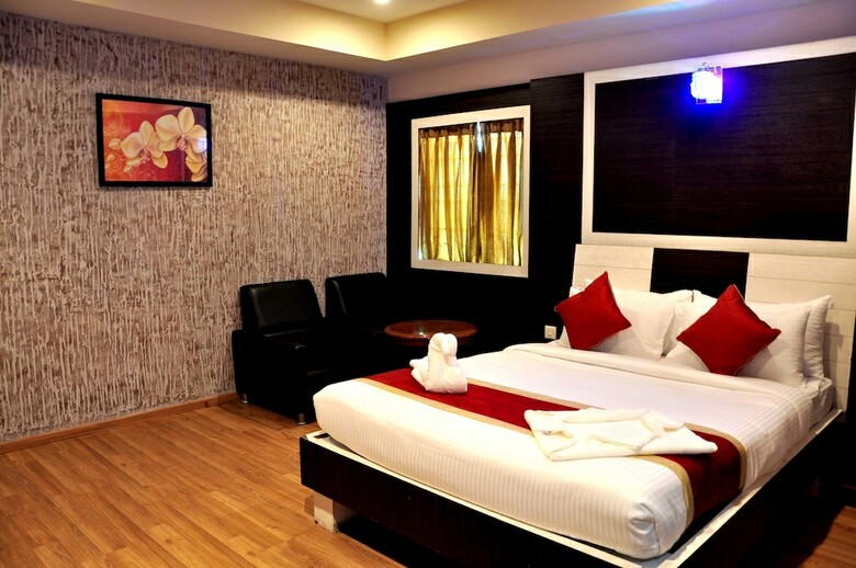 Hotel Seasons Residency