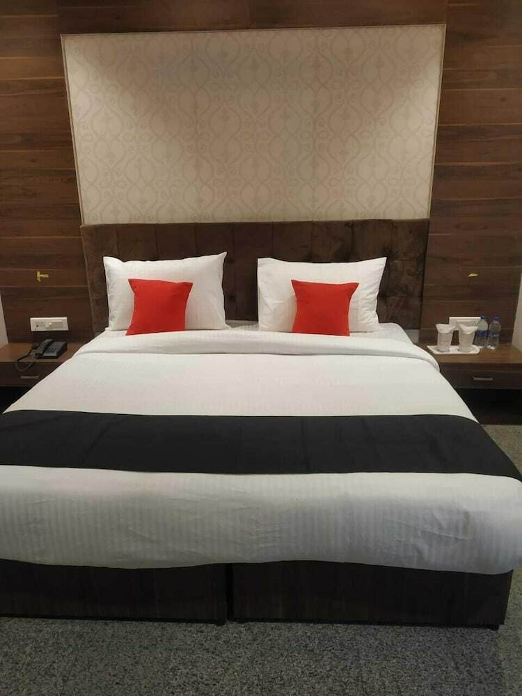 Hotel S B Excellency