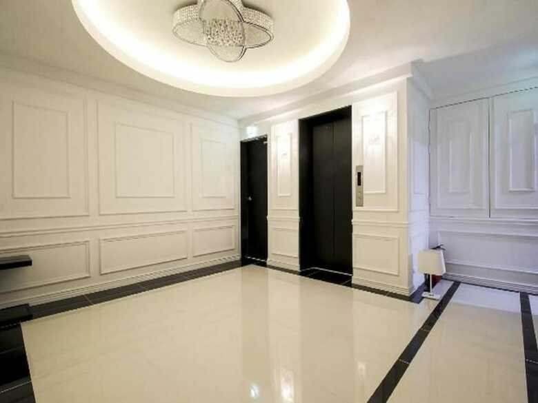 V Hotel