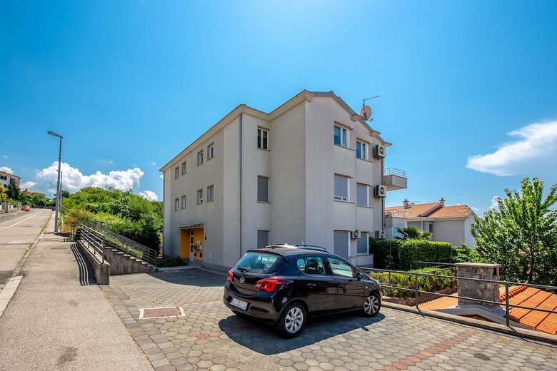 Apartment Bok
