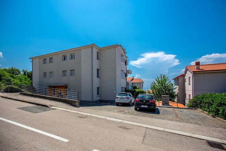 Apartment Bok