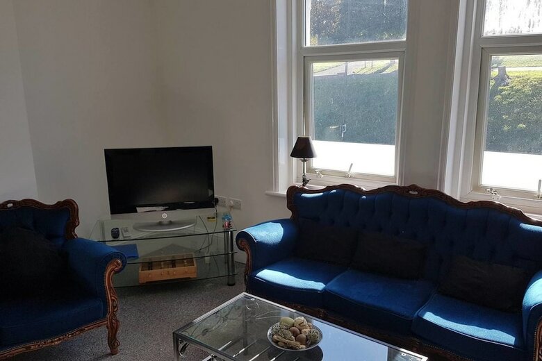 Spacious Apartment Sleeps 7