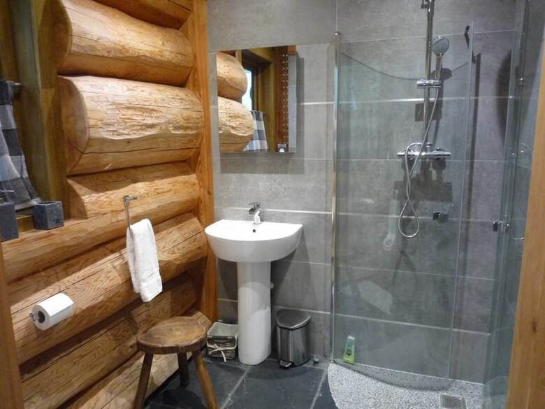 Caledonian Cabin + Hot Tub
