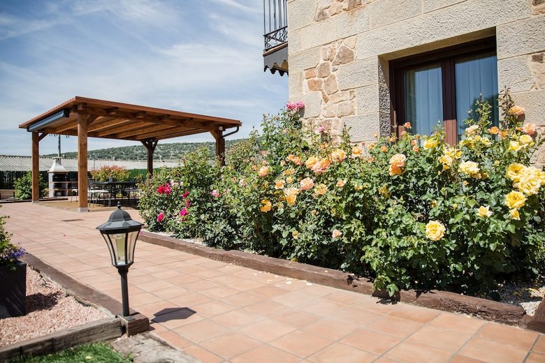 Albergue Hostal Residencia Pico De Los Haces