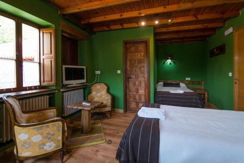 Hostal Pe�a Santa
