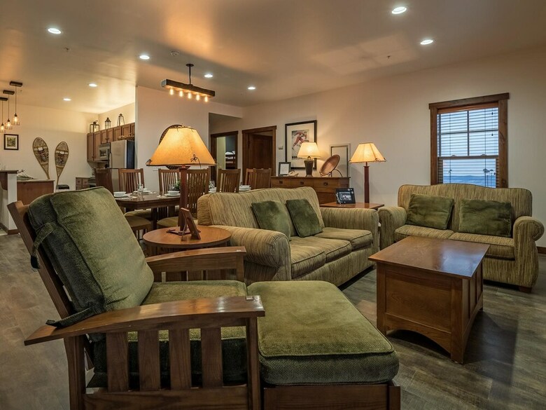 3 Br: Soaring Eagle 201