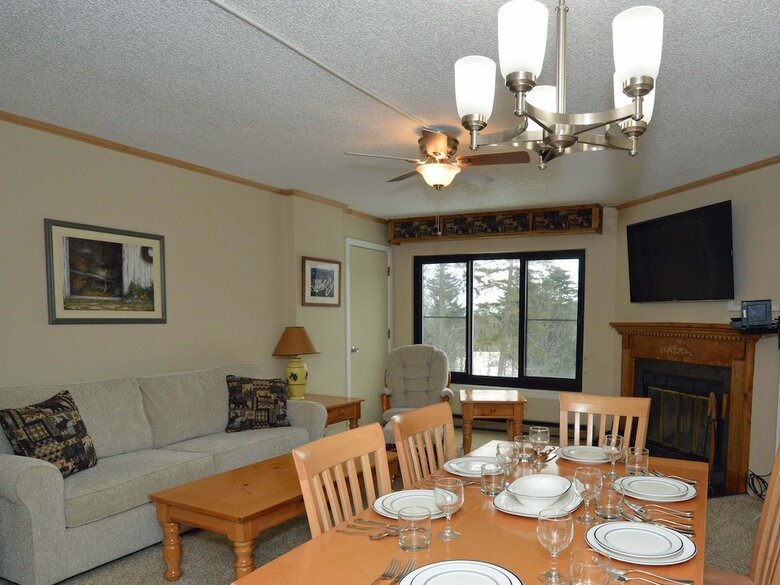 2 Br: Silvercreek 1215
