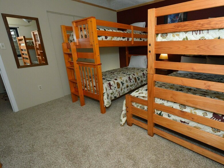 2 Br: Silvercreek 1215