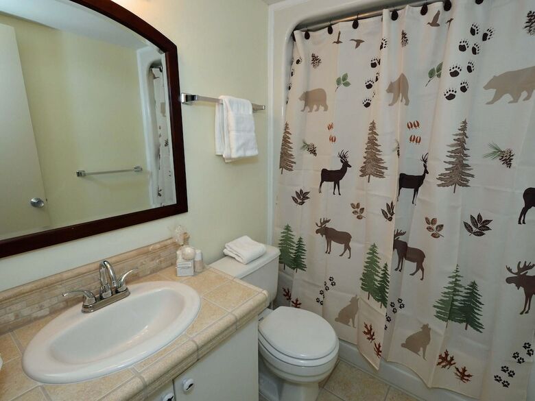 2 Br: Silvercreek 1215