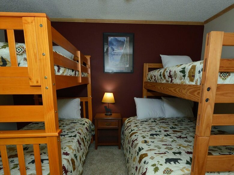 2 Br: Silvercreek 1215
