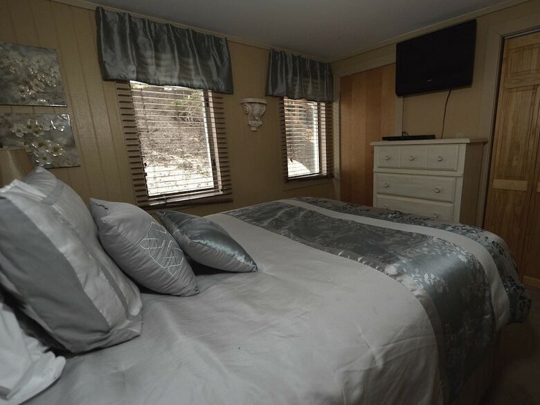 1 Br: Powderidge 8
