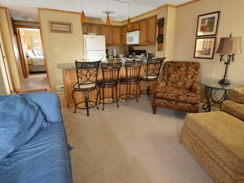 1 Br: Powderidge 8