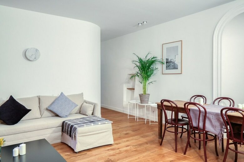 Spacious Apartment Near Madeleine