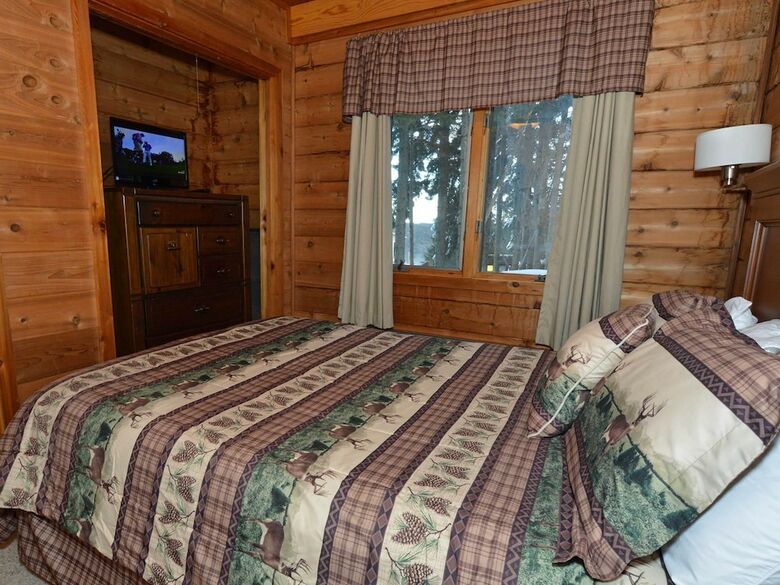 Cabana 2br+: Powder Monkey 12