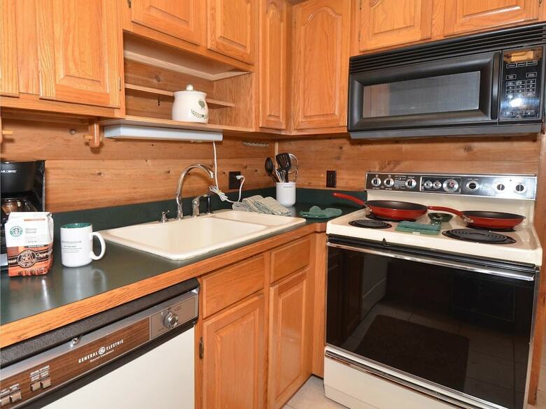 Cabana 2br+: Powder Monkey 12