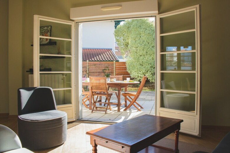 Large Apartment Saint Martin District