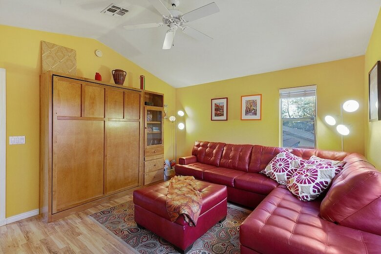 Stylish Southwest 2 Br By Casago