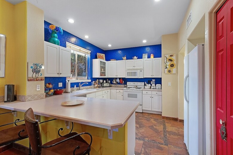 Stylish Southwest 2 Br By Casago