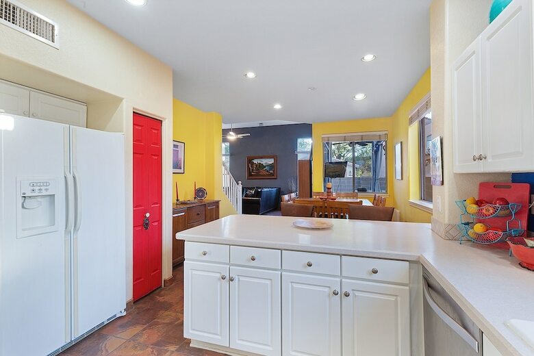 Stylish Southwest 2 Br By Casago