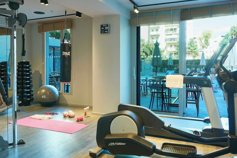 Hotel Moxy Patra Marina
