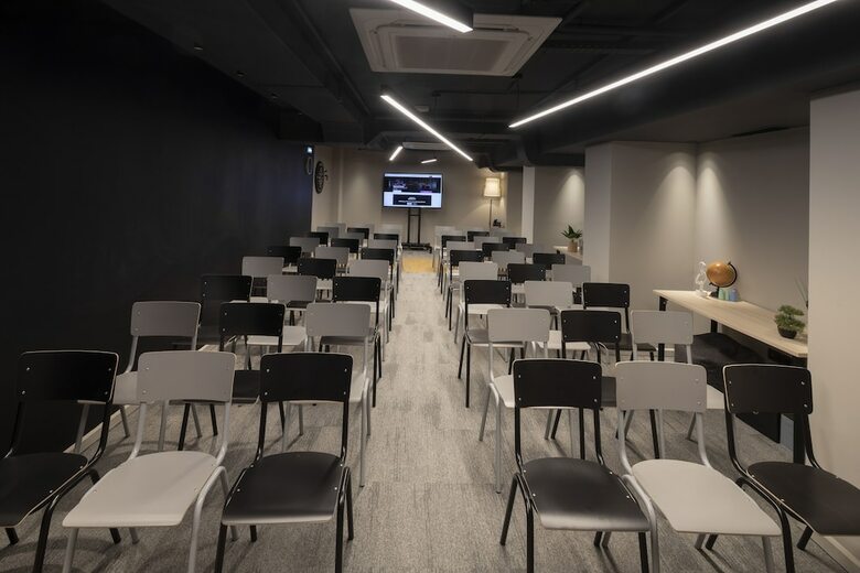 Hotel Moxy Patra Marina
