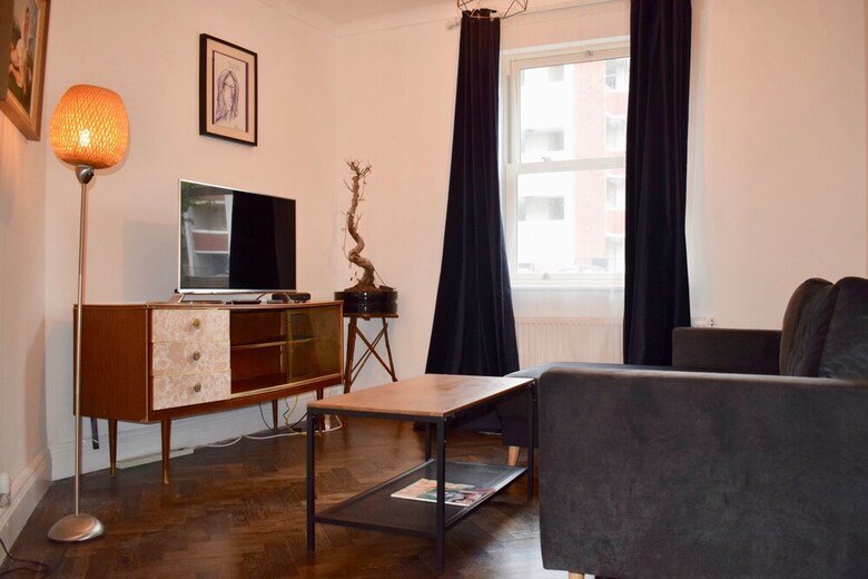 Renovated 2 Bedroom Home In The Liberties