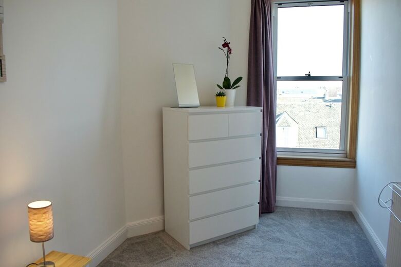 Newly Refurbished Edinburgh Apartment