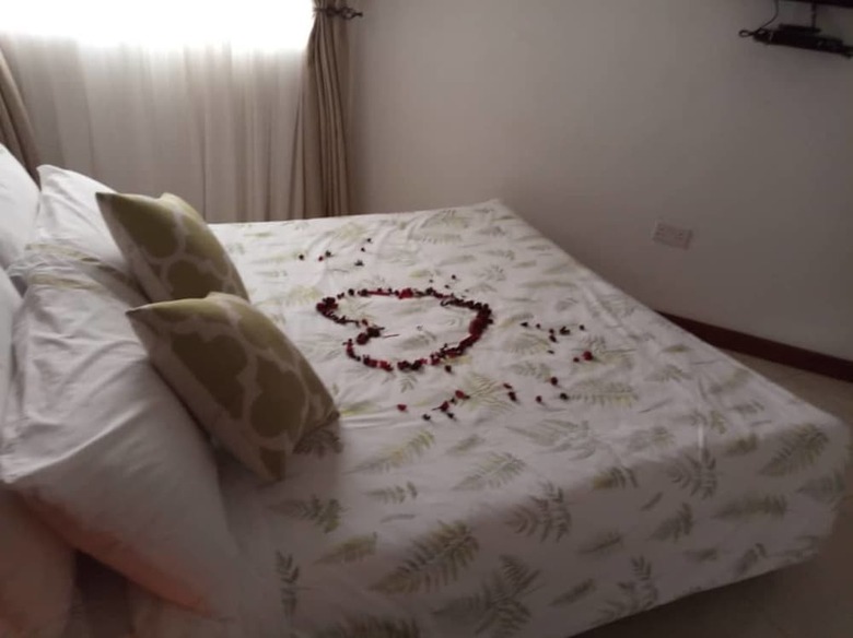 Hotel Kaazi Lakefront Villas
