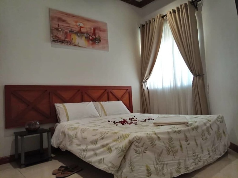 Hotel Kaazi Lakefront Villas