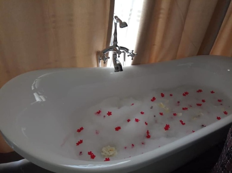 Hotel Kaazi Lakefront Villas