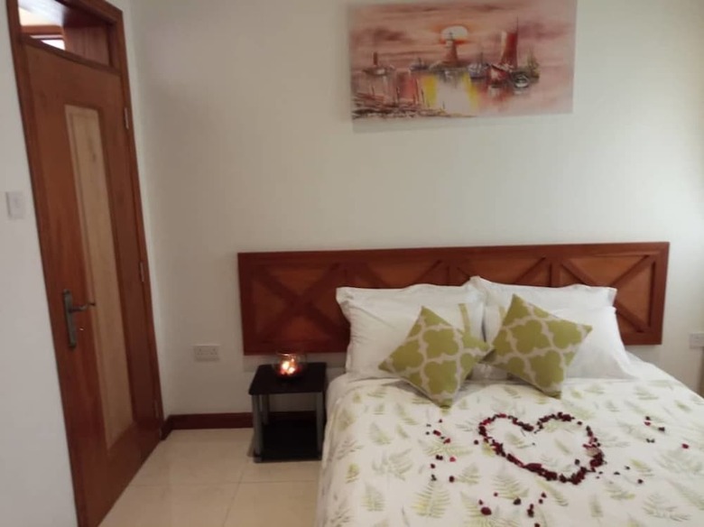 Hotel Kaazi Lakefront Villas