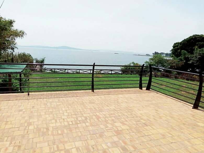 Hotel Kaazi Lakefront Villas